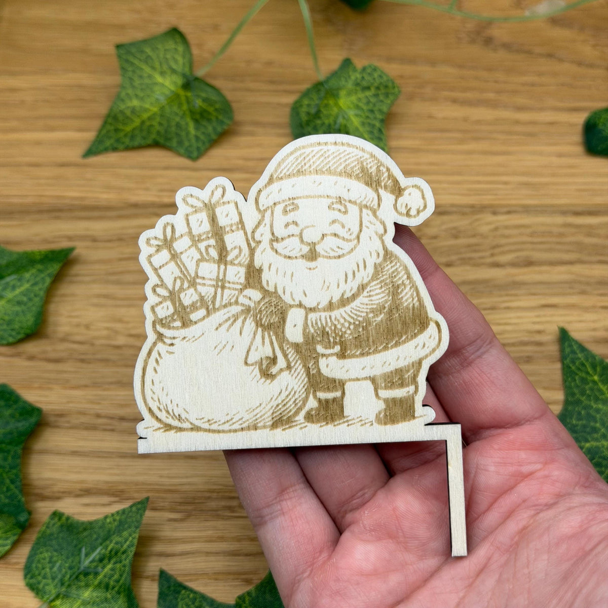 Weihnachtsmann Kantenhocker aus Holz – Weihnachtsdeko für Lichtschalter, Steckdosen & Regale | nachhaltige Deko aus Holz