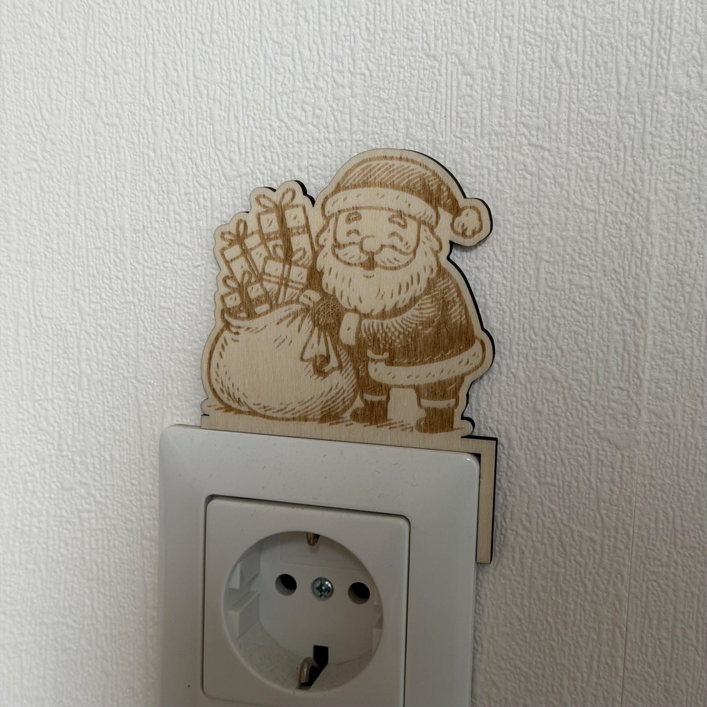 Weihnachtsmann Kantenhocker aus Holz – Weihnachtsdeko für Lichtschalter, Steckdosen & Regale | nachhaltige Deko aus Holz
