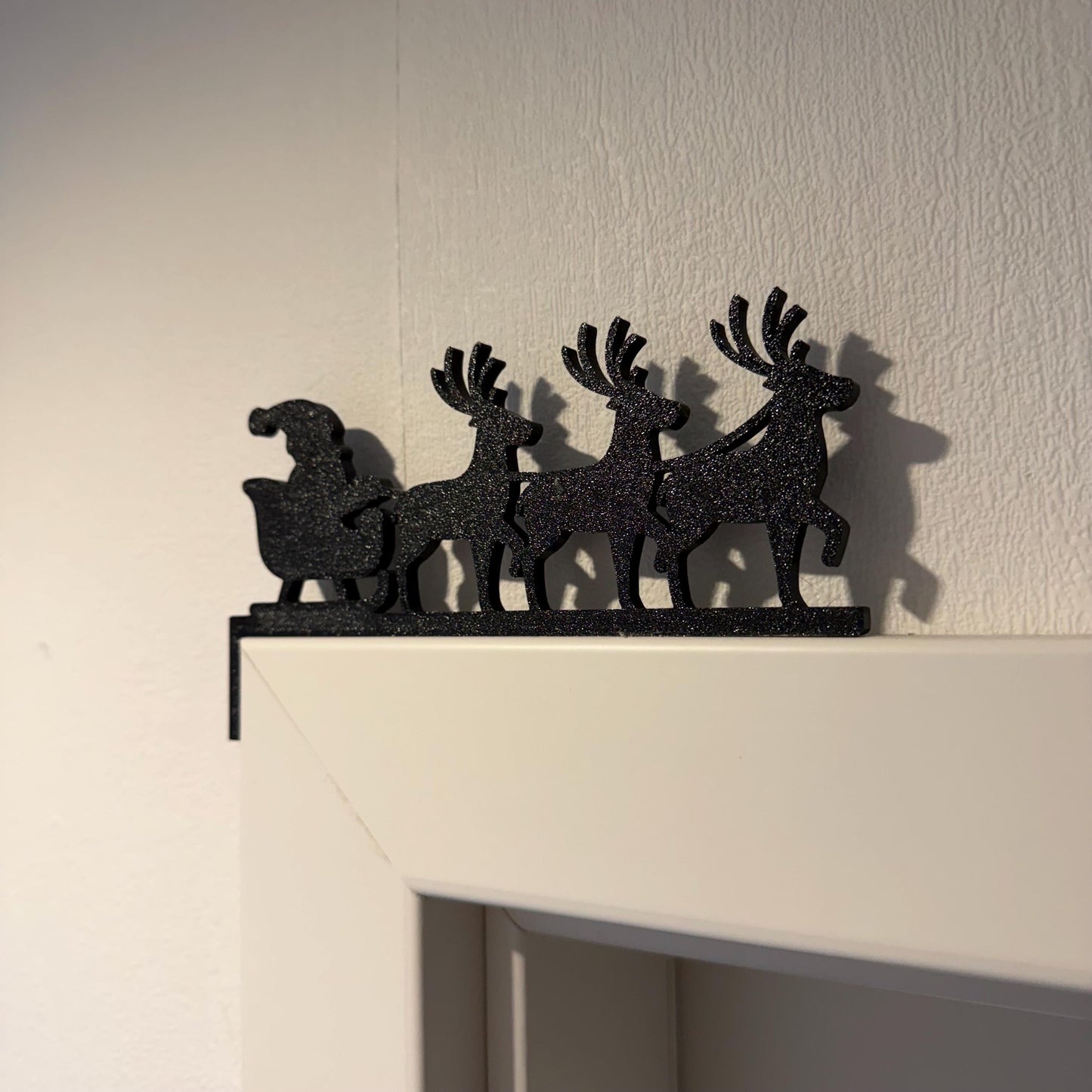 Weihnachtsdeko Schlitten mit Rentieren | Kantenhocker für Türrahmen, Schränke, etc.