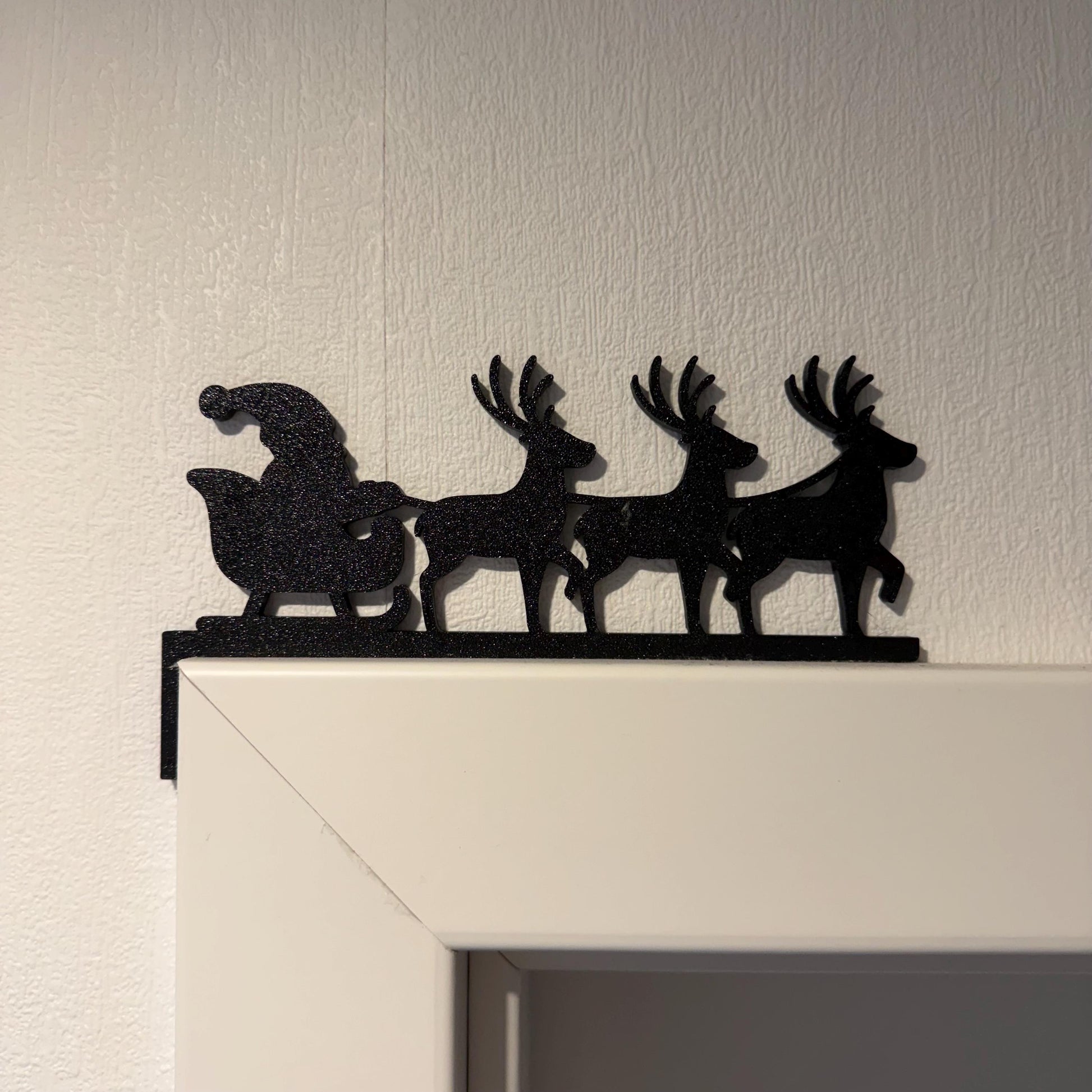 Weihnachtsdeko Schlitten mit Rentieren | Kantenhocker für Türrahmen, Schränke, etc.