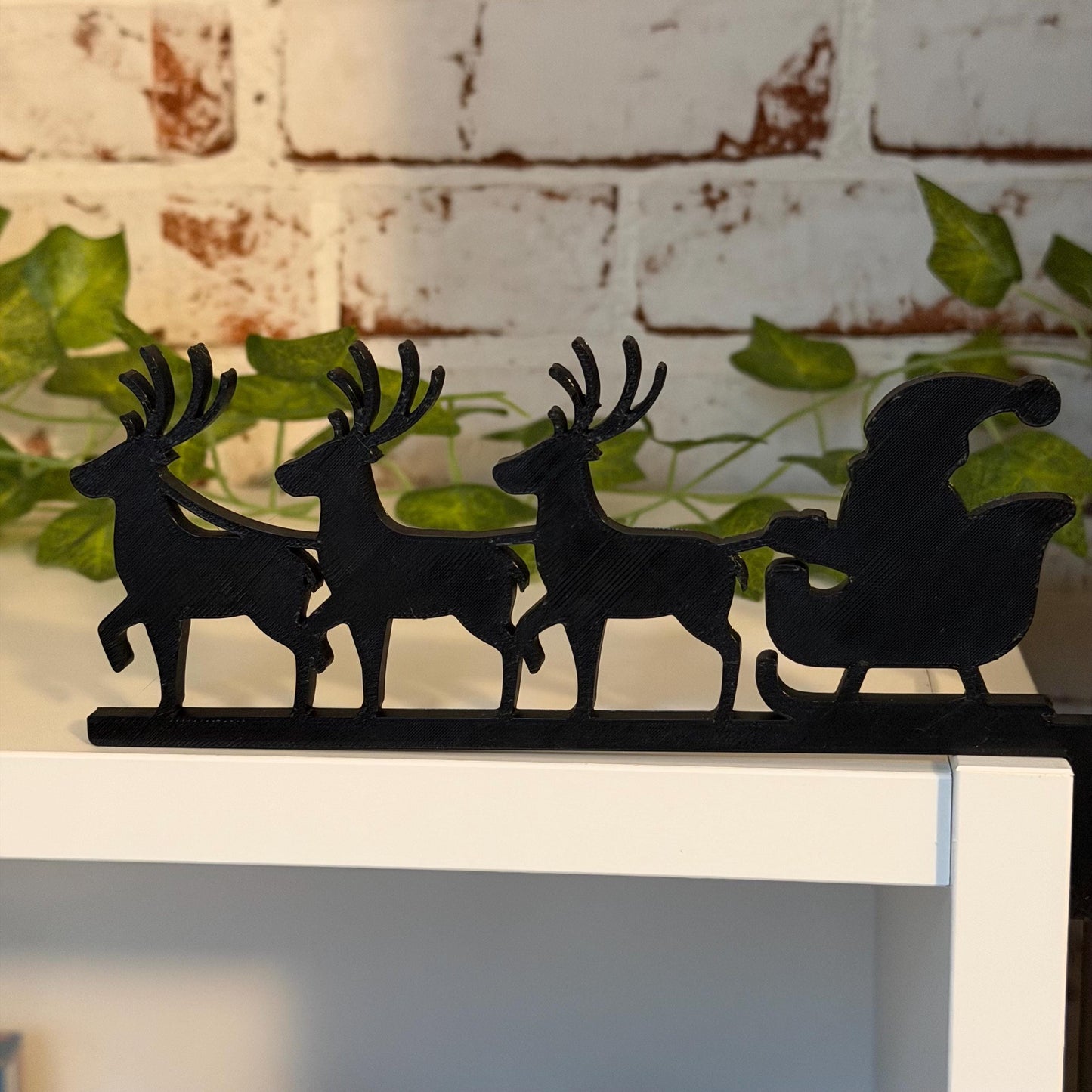 Weihnachtsdeko Schlitten mit Rentieren | Kantenhocker für Türrahmen, Schränke, etc.