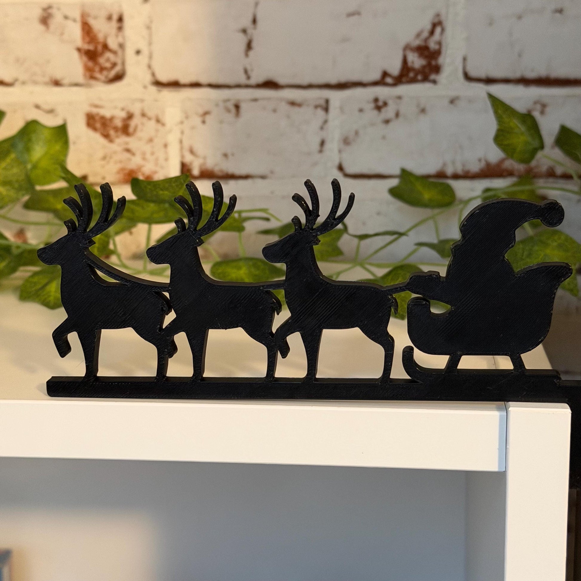 Weihnachtsdeko Schlitten mit Rentieren | Kantenhocker für Türrahmen, Schränke, etc.