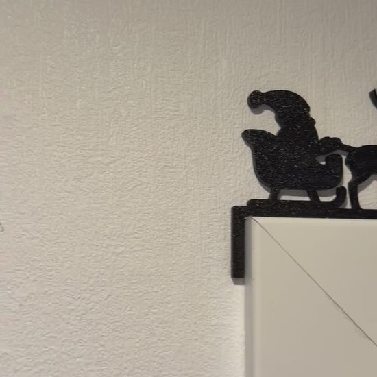 Weihnachtsdeko Schlitten mit Rentieren | Kantenhocker für Türrahmen, Schränke, etc.